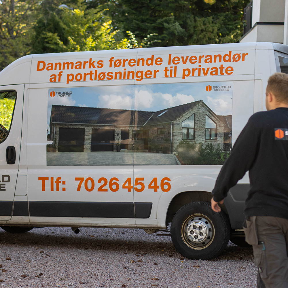 Servicebil fra Skjold Porte